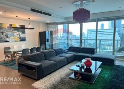 Luxury Riverfront Condo with Stunning Views - 9 Mins Walk to BTS Charoen Nakhon