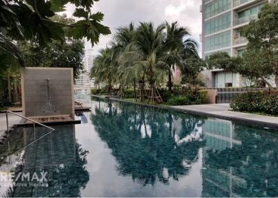 Luxury Riverfront Condo with Stunning Views - 9 Mins Walk to BTS Charoen Nakhon