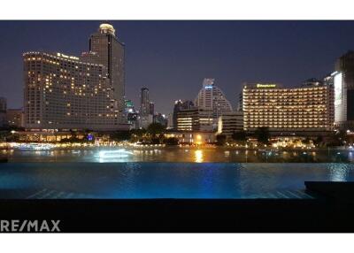 Luxury Riverfront Condo with Stunning Views - 9 Mins Walk to BTS Charoen Nakhon