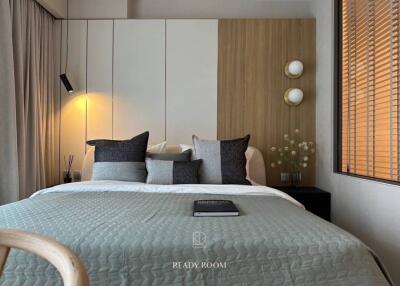 Modern bedroom with bed, pillows, and bedside lamps