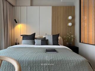 Modern bedroom with bed, pillows, and bedside lamps