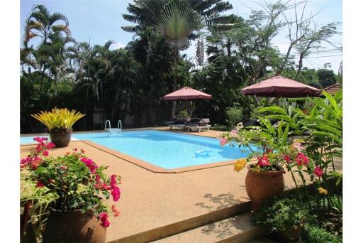 Pool Villa Three Bedroom & Guest Bungalow