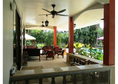 Pool Villa Three Bedroom & Guest Bungalow