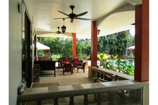 Pool Villa Three Bedroom & Guest Bungalow