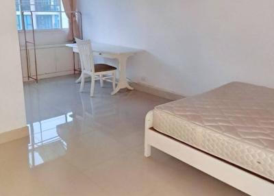 2 Bed 2 Bath 92 SQ.M. Ploenchit Condominium