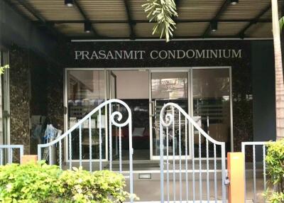 1-BR Condo at Prasanmit Condominium near BTS Asok