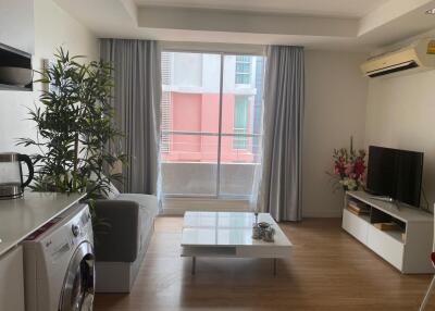 The Kris 6 Ratchada 17 - 43 Sqm. and Two Bedrooms, 1 Bathroom.