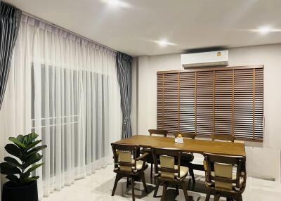 Centro Rama 9 - Krungthep Kreetha - 210 sqm. and 4 bedrooms, 3 bathrooms