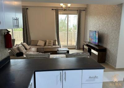 Furnished  Spacious Unit  Upgraded and Vacant