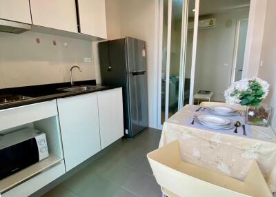 Modern kitchen with dining area