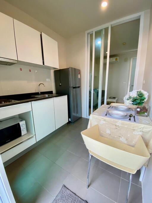 Modern kitchen with dining area