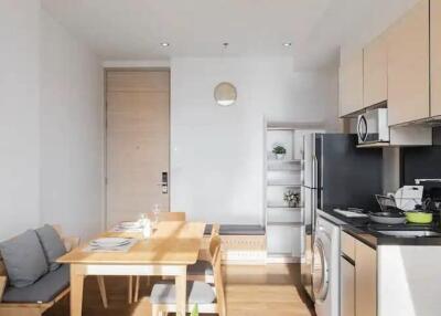 Modern kitchen with dining area