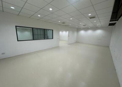 For Rent Bangkok Warehouse Krungthep Kreetha Saphan Sung