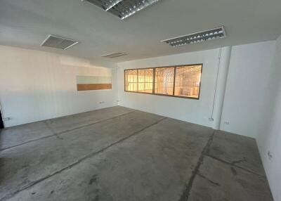 For Rent Bangkok Warehouse Krungthep Kreetha Saphan Sung