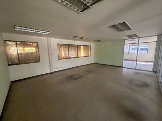 For Rent Bangkok Warehouse Krungthep Kreetha Saphan Sung