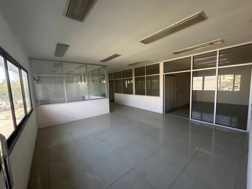 For Rent Bangkok Warehouse Krungthep Kreetha Saphan Sung