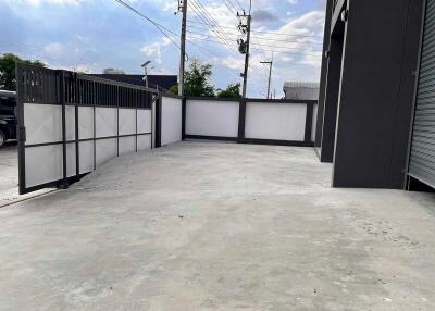 For Sale and Rent Pathum Thani Warehouse Khlong Luang