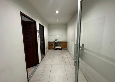 For Rent Bangkok Warehouse Huai Khwang BRE1001