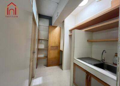 Compact kitchen with storage space and sink