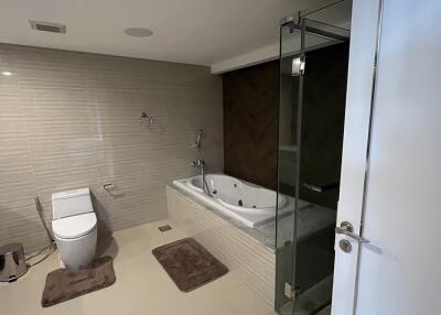 Spacious modern bathroom with bathtub and toilet