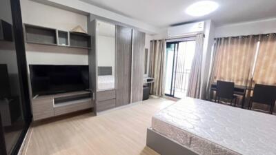 Modern bedroom with large wardrobe and balcony access