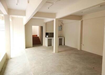 For Rent Bangkok Warehouse Sukhumvit On Nut Road Suan Luang