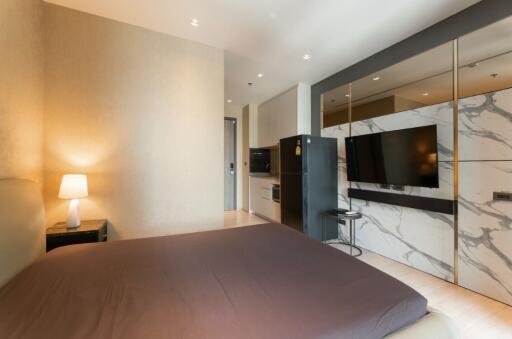 Modern bedroom with en suite kitchen and TV