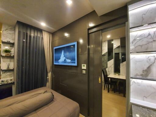 Modern bedroom with decor and sliding mirror door