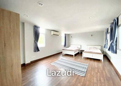 3 Bed 3 Bath 300 SQ.M House in sukhumvit 49