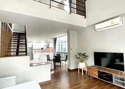 3 Bed 3 Bath 300 SQ.M House in sukhumvit 49