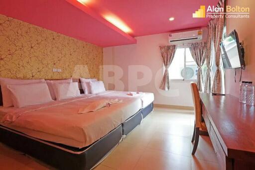 7 Bed 8 Bath Pool Villa in Jomtien