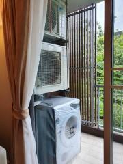 Balcony view with air conditioning unit and washing machine