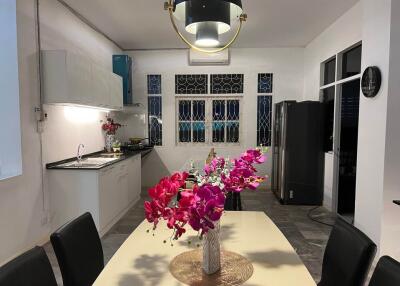 Modern kitchen with dining table and flowers