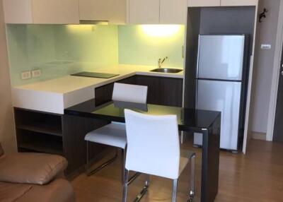 1-BR Condo at Urbano Absolute near BTS Krung Thon Buri