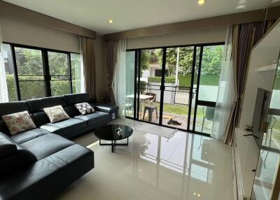 Burasiri Pattanakarn - Spacious 250 sqm. House with 4 Bedrooms and Resort-Style Amenities.