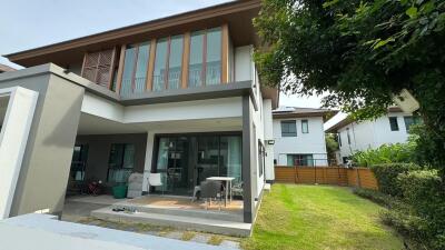 Burasiri Pattanakarn - Spacious 250 sqm. House with 4 Bedrooms and Resort-Style Amenities.