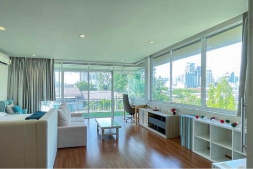 Spacious Family Townhouse for Rent with Beautiful Furnishings in Ekamai-Thonglor