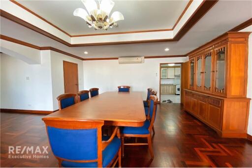 Pet Friendly Spacious 3 Bedrooms Condo with Balcony in Sukhumvit 4