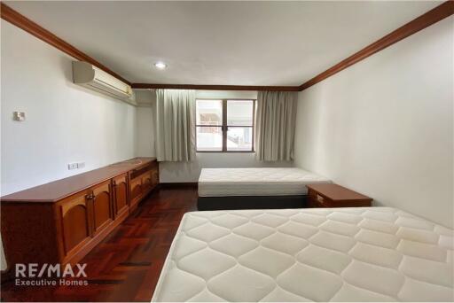 Pet Friendly Spacious 3 Bedrooms Condo with Balcony in Sukhumvit 4