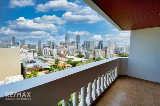 Pet Friendly Spacious 3 Bedrooms Condo with Balcony in Sukhumvit 4