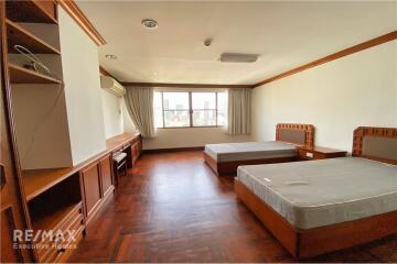 Pet Friendly Spacious 3 Bedrooms Condo with Balcony in Sukhumvit 4