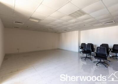 1,059 قدم مربع مكتب مدرجة بسعر AED 1,400,000.