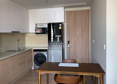 Modern small kitchen with integrated dining area