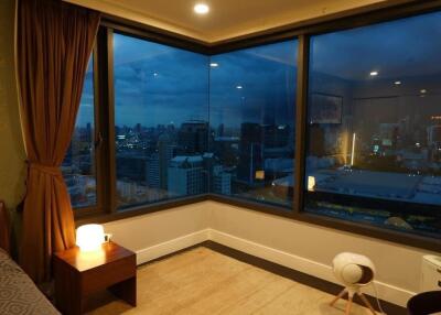 Bedroom with city view at dusk