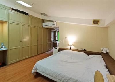 For Sale Condominium Premier Condo Sukhumvit 24  410 sq.m, 4 bedroom Duplex