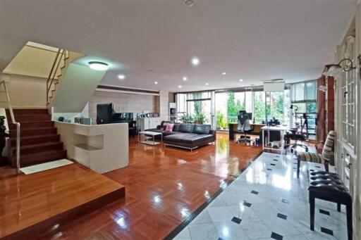 ขายคอนโดมิเนียม พรีเมียร์ คอนโด สุขุมวิท 24  410 sq.m, 4 ห้องนอน Duplex