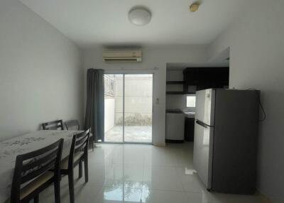 Modern kitchen and dining area with access to outdoor patio