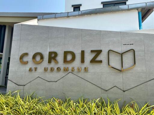 Front view of Cordiz Udonsuk building sign