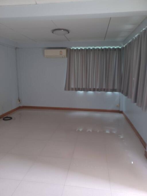 Empty living room with air conditioner and curtains