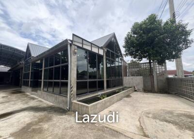 6-Bedroom House and Business Budlings For Sale in Chiang Rai
